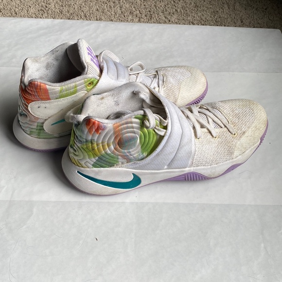 Nike 2016 Easter Collection. Kyrie 2 Hyper Dunk basketball shoes. - Picture 1 of 8